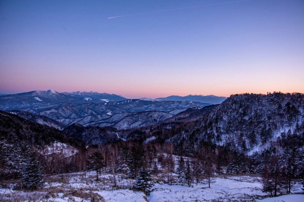 夕闇迫る冬の山
遭難者にとって非常に厳しい環境