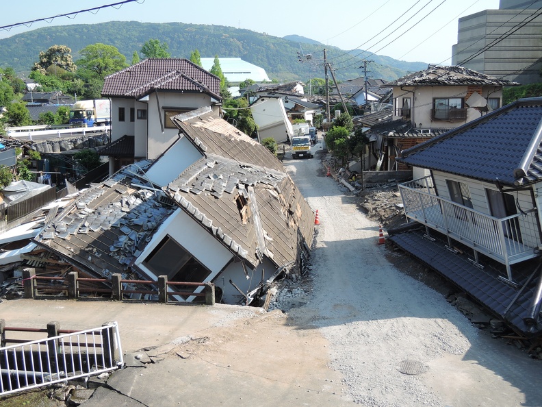 2018年熊本地震で倒壊した家屋 益城町にて(キロクマ!より)