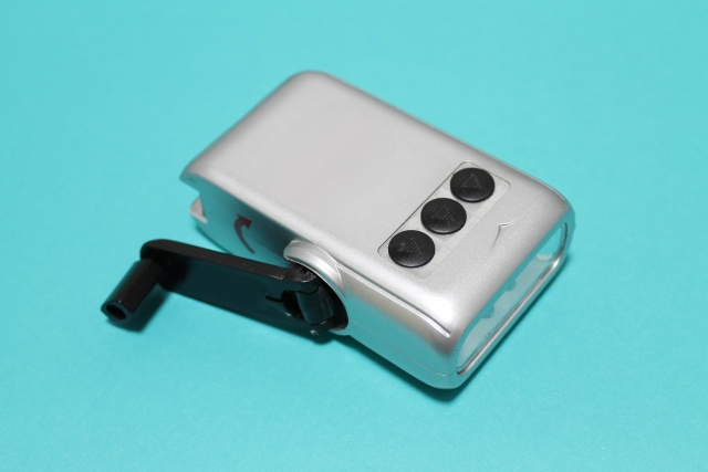 手回し発電機は構造がほとんど同じなので、スマホの充電能力に大きな差はない。