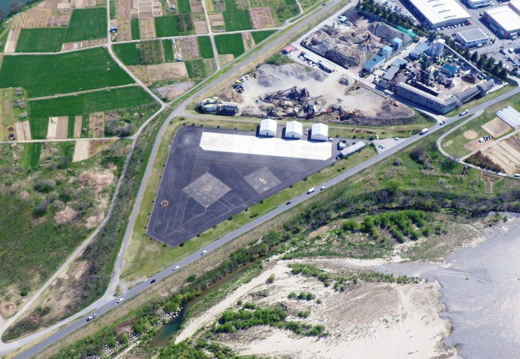 長野臨時ヘリポート
ヘリポートと自称しているが、その実態は場外